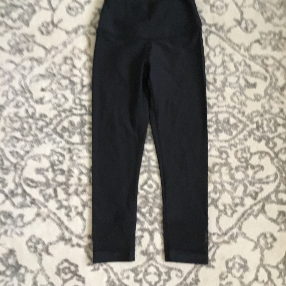 Victoria’s Secret Knockout Cropped Leggings XS
